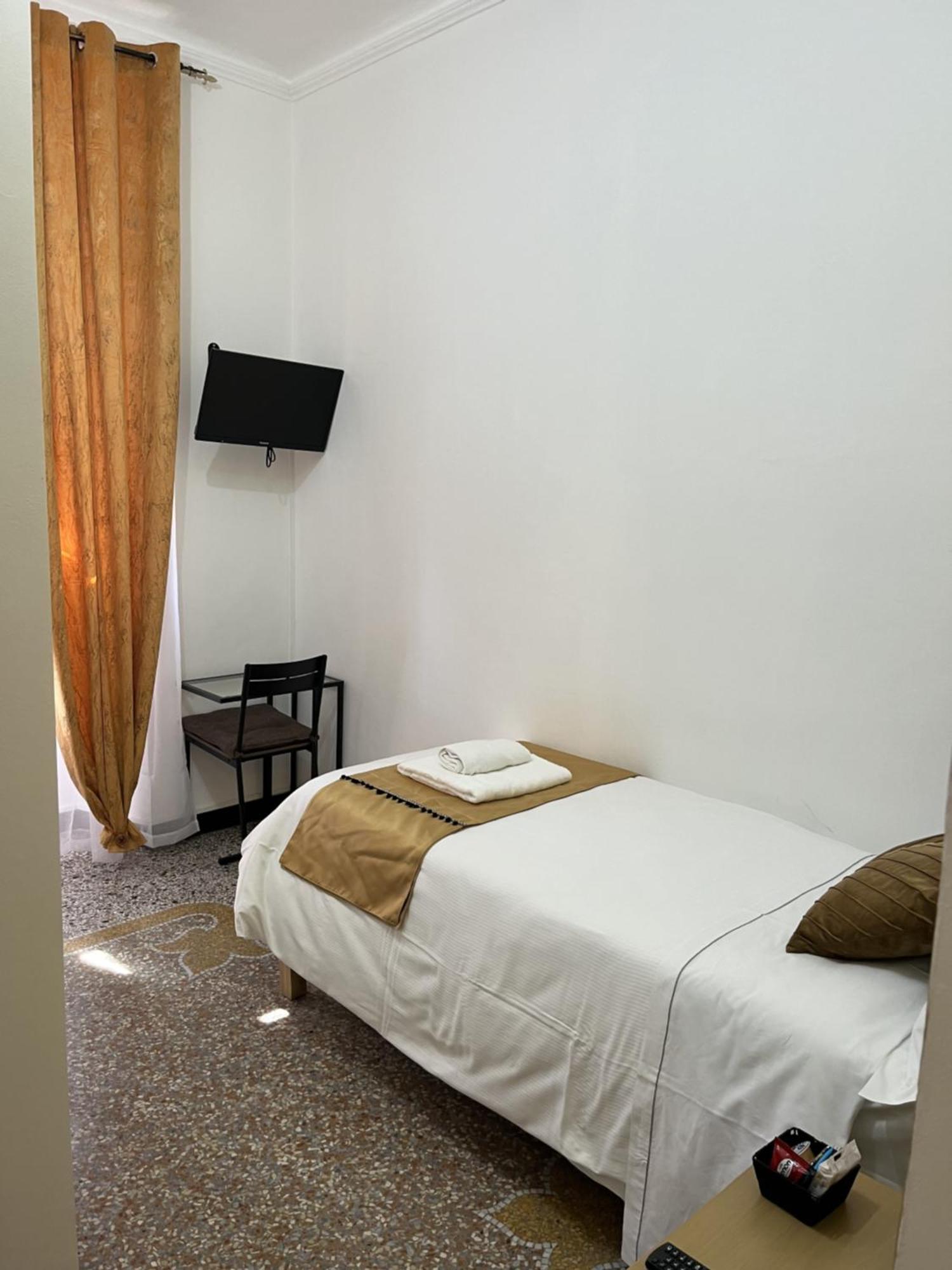 Genova Gold Rooms Room photo